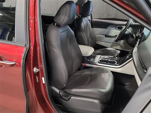 Used 2024 Kia Carnival LX image 21