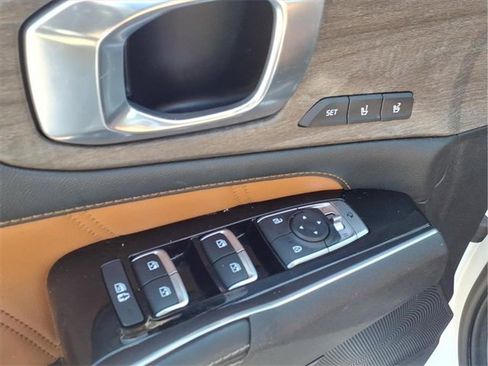 Used 2023 Kia Sorento SX Prestige image 23