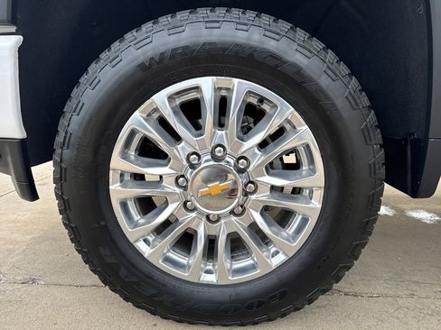 Used 2022 Chevrolet Silverado 2500 High Country w/ Z71 Off-Road Package AWD/4WD image 13