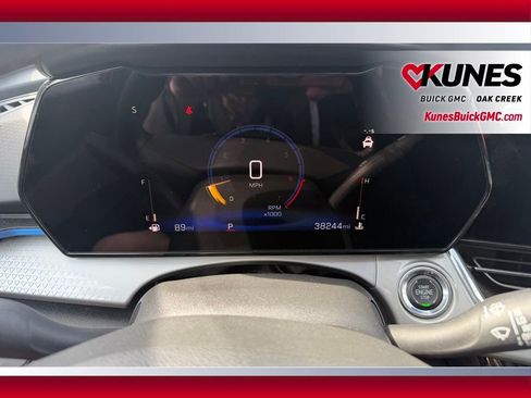 Used 2025 Chevrolet Trax LT w/ LT Convenience Package FWD image 18