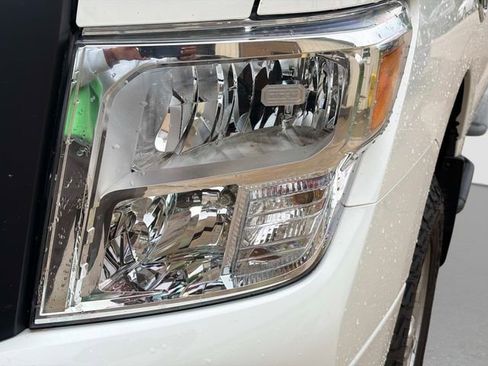 Used 2022 Nissan Titan S w/ HD Front GAWR Package AWD/4WD image 10
