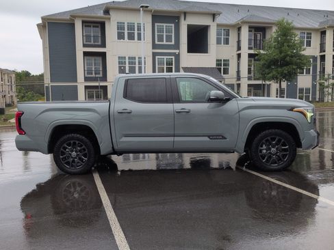 Used 2024 Toyota Tundra Platinum AWD/4WD image 3