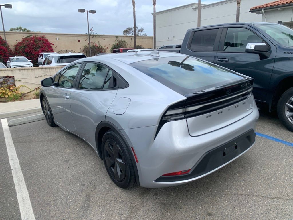 Used 2025 Toyota Prius Plug-In Hybrid FWD image 9