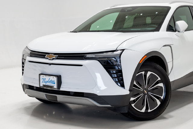 Used 2024 Chevrolet Blazer EV LT AWD/4WD image 2