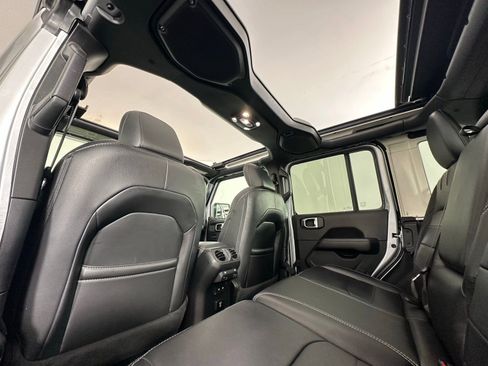 Used 2022 Jeep Wrangler Unlimited Sahara w/ Cold Weather Group image 18