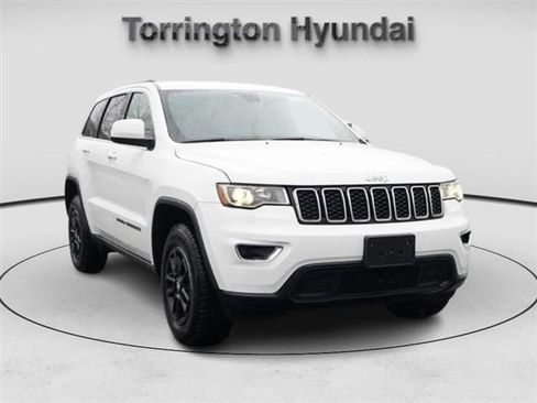 Used 2020 Jeep Grand Cherokee Laredo image 1