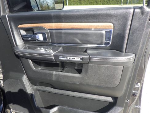 Used 2017 RAM 1500 Laramie w/ Convenience Group AWD/4WD image 13