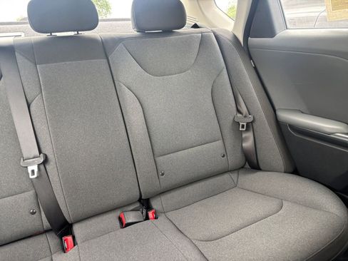 Used 2025 Kia K4 LXS image 36