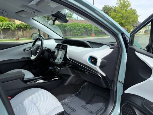 Used 2017 Toyota Prius Three FWD image 28