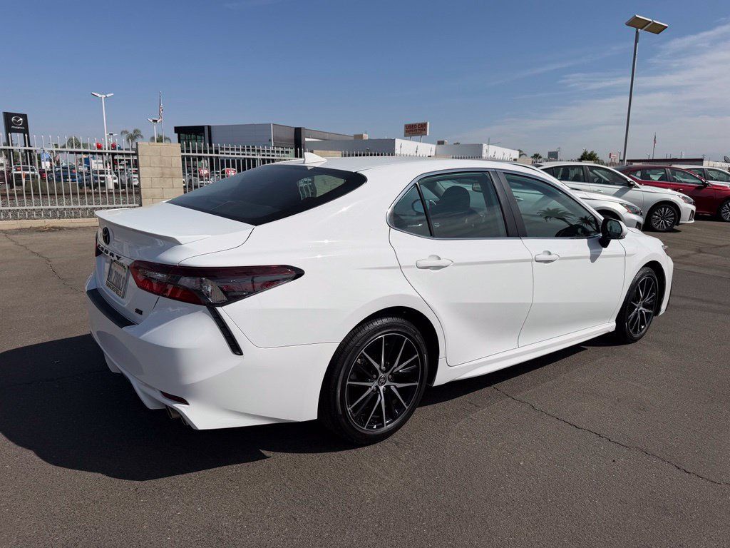 Used 2024 Toyota Camry SE w/ Convenience Package FWD image 6