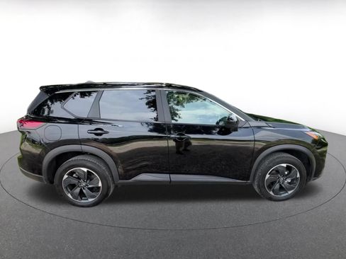 Used 2025 Nissan Rogue SV AWD/4WD image 16