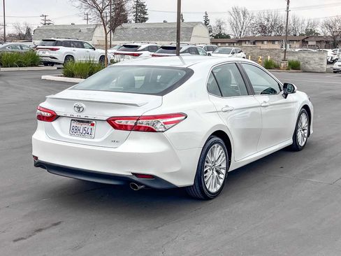 Used 2018 Toyota Camry XLE image 4