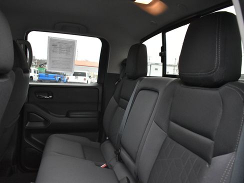 Used 2025 Nissan Frontier SV w/ SV Convenience Package image 17