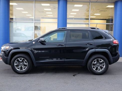 Used 2019 Jeep Cherokee Trailhawk w/ Cold Weather Group AWD/4WD image 2