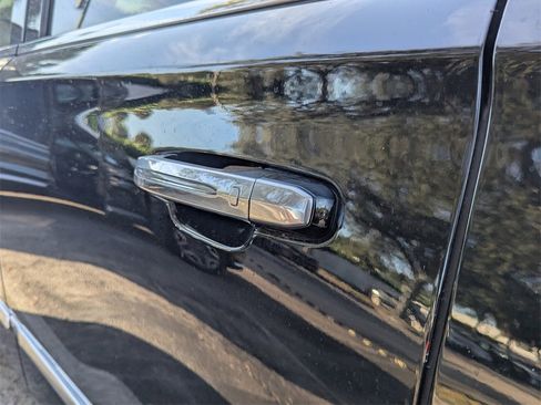 Used 2019 Cadillac Escalade Premium Luxury image 18