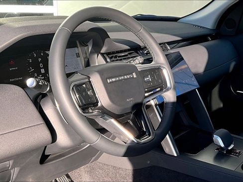 Used 2025 Land Rover Discovery Sport S image 14