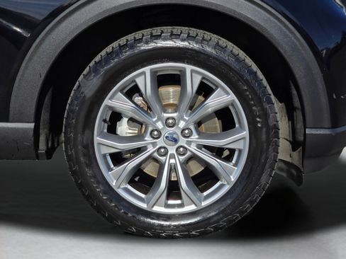 Used 2020 Ford Explorer XLT w/ Equipment Group 202A AWD/4WD image 30