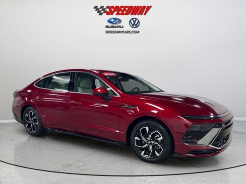 Used 2025 Hyundai Sonata SEL FWD image 3