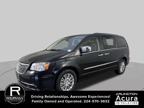 Used 2015 Chrysler Town & Country Touring-L w/ Driver Convenience Group FWD image 2