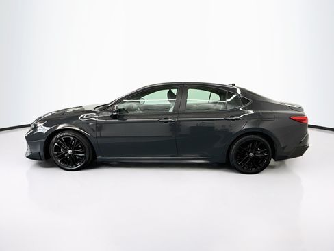 Used 2025 Toyota Camry SE FWD image 4