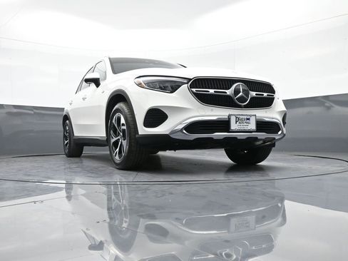 Used 2025 Mercedes-Benz GLC 350e 4MATIC image 32