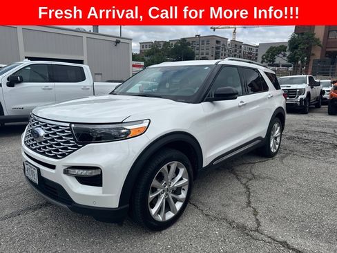 Used 2024 Ford Explorer Platinum w/ Technology Package AWD/4WD image 3