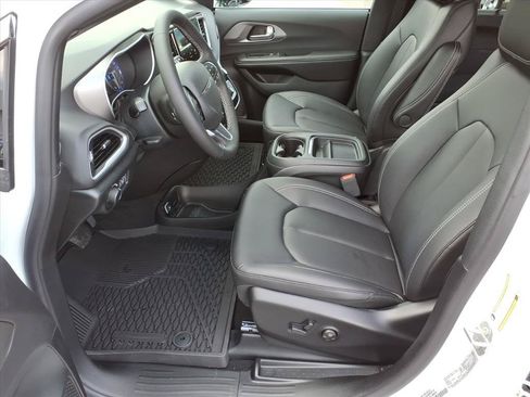 New 2027 Chrysler Pacifica LX FWD image 11
