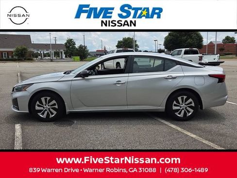 Used 2025 Nissan Altima 2.5 S FWD image 4