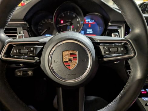 Certified 2024 Porsche Macan image 27