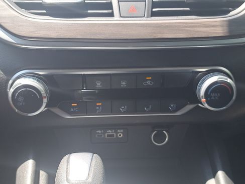 Used 2025 Nissan Altima 2.5 SV FWD image 21