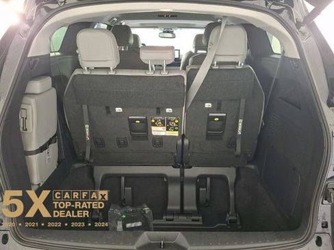 Used 2025 Toyota Sienna XLE image 33
