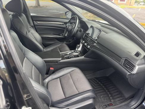 Used 2018 Honda Accord Sport image 11