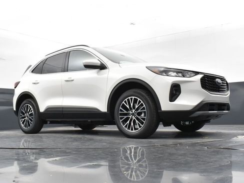 New 2025 Ford Escape SE image 30