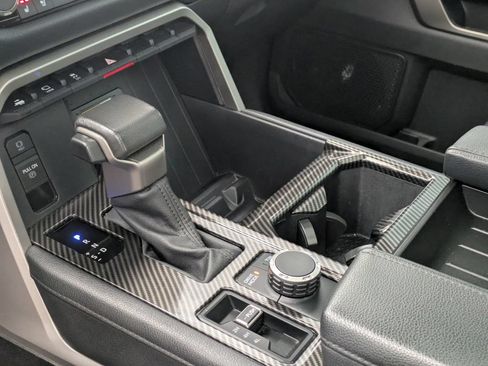 Used 2024 Toyota Tundra Limited AWD/4WD image 21