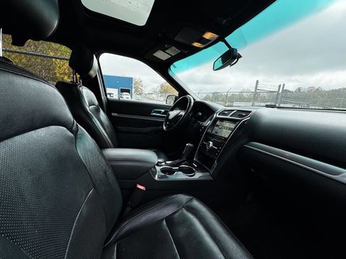 Used 2017 Ford Explorer Sport w/ Equipment Group 401A image 9