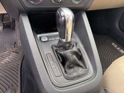 Used 2017 Volkswagen Jetta SE image 8
