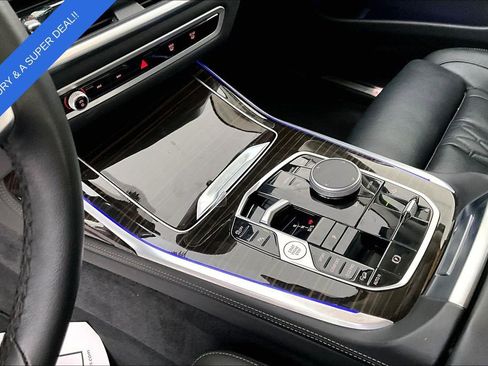Used 2025 BMW X7 xDrive40i image 19