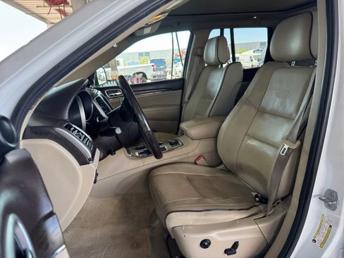 Used 2018 Jeep Grand Cherokee Overland AWD/4WD image 9