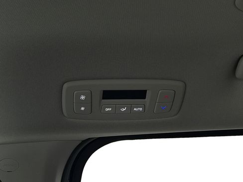 Used 2025 Kia Carnival image 21