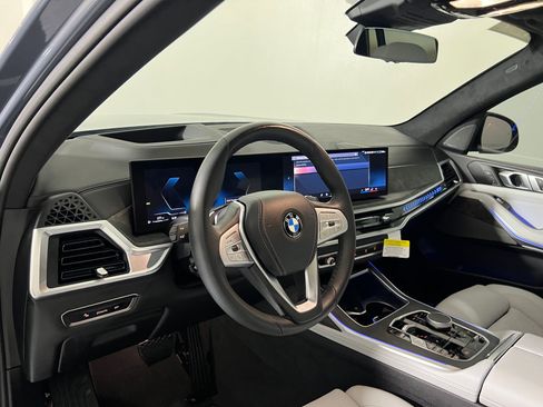 Used 2025 BMW X7 xDrive40i image 4