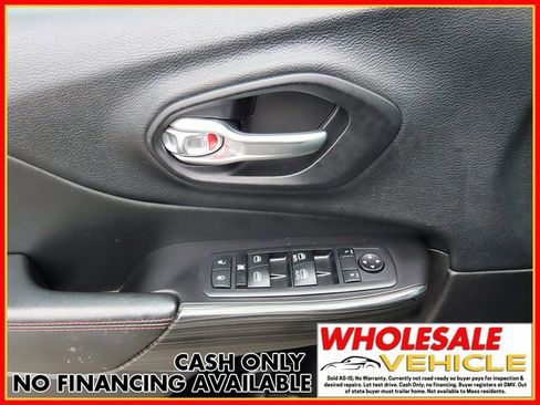 Used 2015 Jeep Cherokee Trailhawk w/ Comfort/Convenience Group image 12