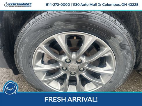 Used 2019 Jeep Cherokee Latitude Plus w/ Cold Weather Group image 10