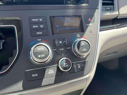 Used 2017 Toyota Sienna XLE w/ XLE Navigation Package FWD image 15