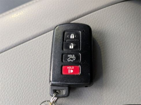 Used 2015 Toyota Highlander Limited Platinum image 33