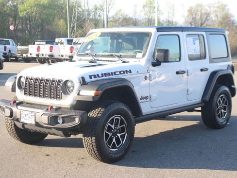 Used 2024 Jeep Wrangler Unlimited Rubicon image 3