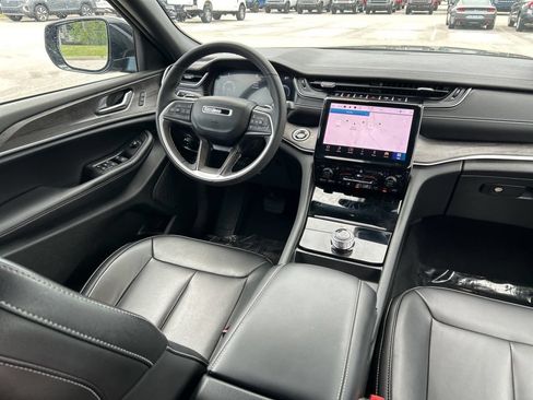 Used 2024 Jeep Grand Cherokee L Limited RWD image 9
