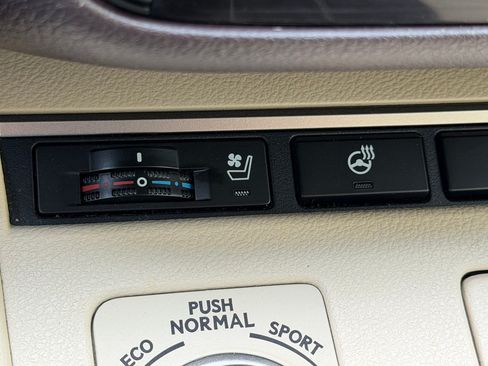 Used 2016 Lexus ES 300h w/ Luxury Package w/Wood Trim FWD image 32