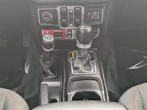 Used 2024 Jeep Wrangler Rubicon image 17