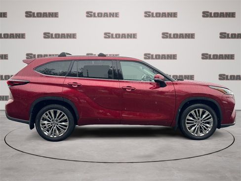 Used 2024 Toyota Highlander Platinum image 6