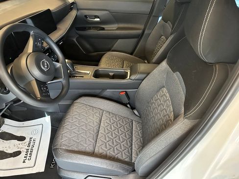 Used 2025 Nissan Kicks SV AWD/4WD image 18